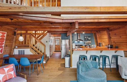 Strawberry Cabin | Charming Pinecrest Cabin w/Private Deck