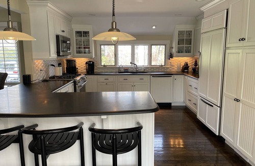 Mashpee House | Charming pond front New Seabury resort area