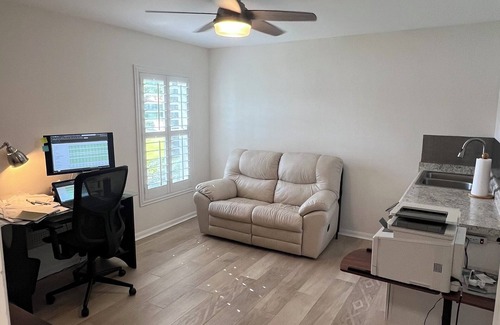 Bonita Springs House | Charming Pool House with a nearly 600 sq/ft Private Efficiency Suite Inside
