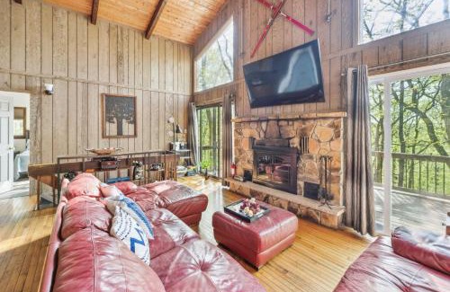 Bushkill Ski Chalet | Charming Porter House in the heart of the Poconos chalet