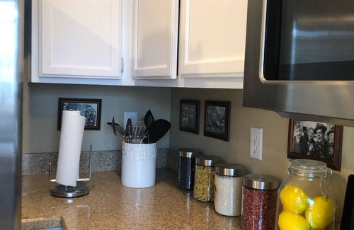 North Las Vegas House | Charming Private Oasis- Approx 10 min to strip, Arcade Machine,FootMassagers