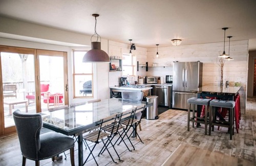 Sand Creek House | Charming & Private 2 BR Country Getaway