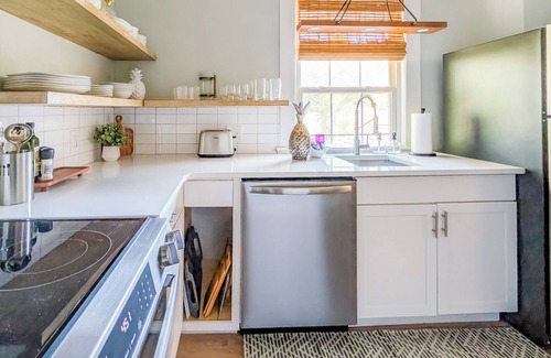 Florence Apartment | Charming Private 2nd Floor Suite Downtown