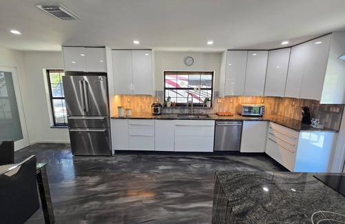Desoto Lakes House | Charming private 4-bedroom estate on over 1 acre of land.