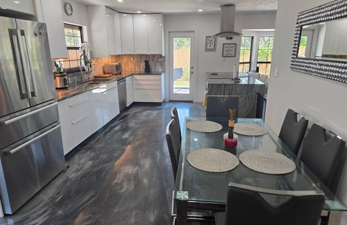 Desoto Lakes House | Charming private 4-bedroom estate on over 1 acre of land.