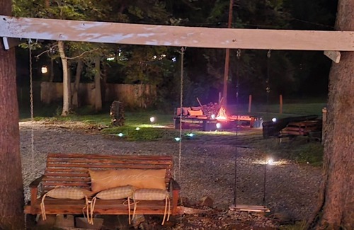 Lee's Summit House | Charming private bungalow hideaway in delightful Downtown Lee's Summit with AC