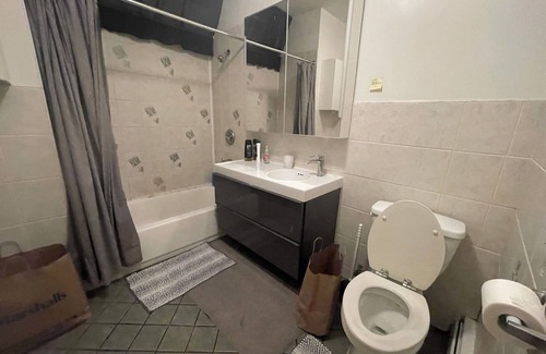 Clinton Hill Apartment | Charming Private Bedroom Next to Subway/Metro Centrally Located in Brooklyn