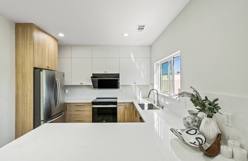Sunnyvale House | Charming, Private, Fully-Furnished 2B2B Guest House