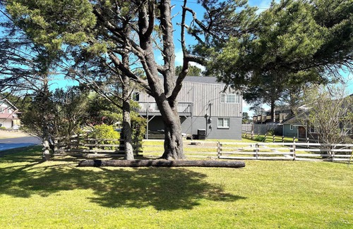 Long Beach House | Charming Private Home - 1 block walk to the beach, 4 blocks from city center.