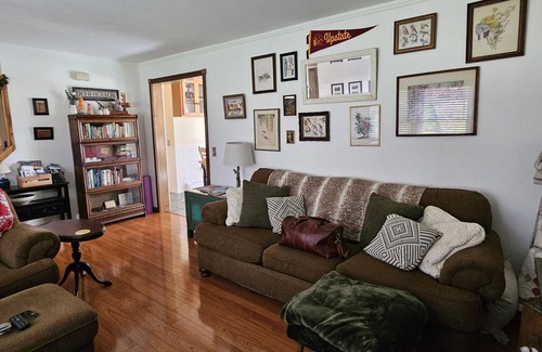 Callicoon House | Charming Private Home on a 3 Acre Property + Hot Tub