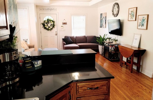 West Plaza House | Charming private home with garage and driveway! CLEAN!