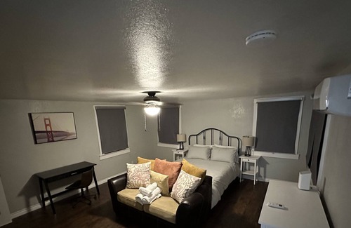 Roosevelt House | Charming private Hughes property guesthouse