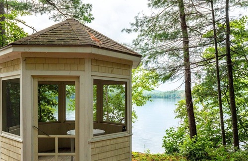 Bryant Pond House | Charming Private Lakefront Cottage, Close to Hiking, Biking, Golf