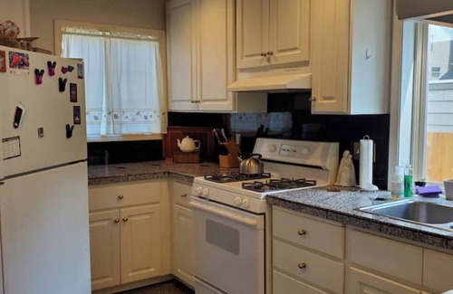 Columbia City House | Charming private 2-bedroom house with WiFi, AC in enchanting Columbia City
