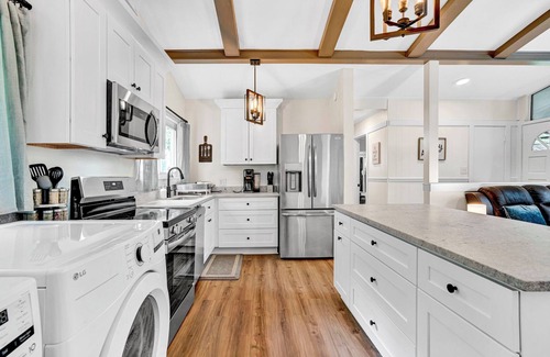Hendersonville Cottage | Charming Private Pet Friendly Cottage Minutes from Downtown Hendersonville