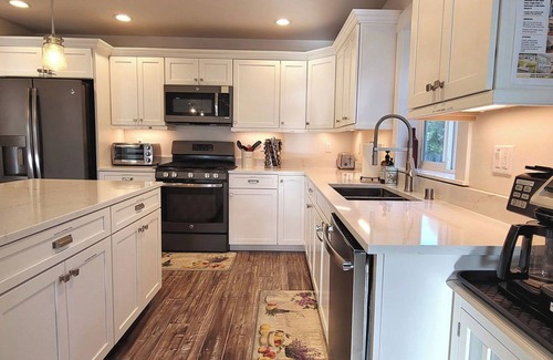 Pacific Beach House | Charming Private Retreat Near Beaches/Fully Fenced