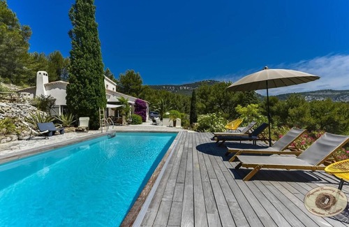 Sanary-sur-Mer House | Charming property with heated swimming pool and tennis court