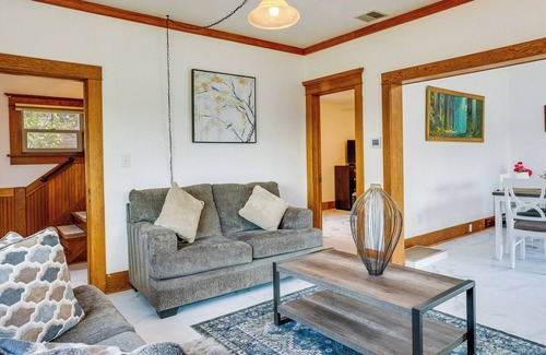 Puyallup House | Charming Puyallup Home w/ Fireplace!