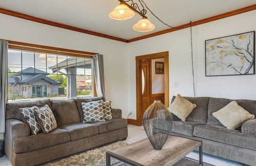 Puyallup House | Charming Puyallup Home w/ Fireplace!