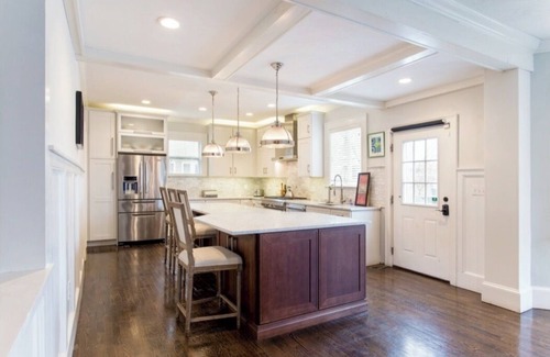 Medford House | Charming Queen Anne Victorian in Excellent Location, 3 bedrms, office, WIFI&More