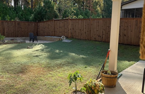 Mableton House | Charming queen bedroom suite with private & peaceful backyard near Atlanta