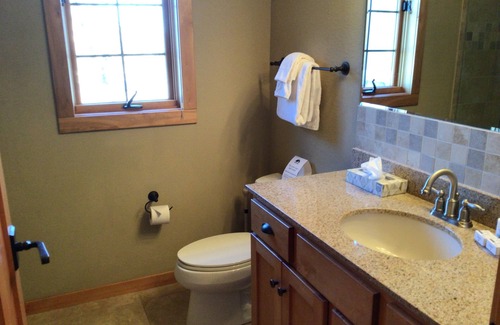 Three Lakes Apartment | Charming Queen Studio for Two Northernaire Resort – Three Lakes, WI