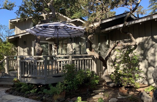 Golden Rectangle House | Charming Quiet Beach House. Walking distance to beach and town!