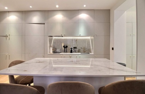 Les Halles Apartment | Charming & Quiet - 2 Bedroom, 1 Bath Apartment - Louvre & Rivoli