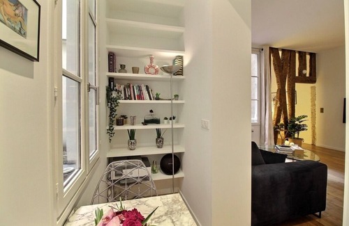 Les Halles Apartment | Charming & Quiet - 2 Bedroom, 1 Bath Apartment - Louvre & Rivoli