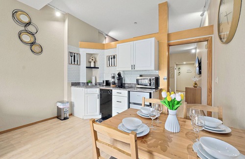 Palm Coast Condo | Charming, Quiet Condo in European Village with Balcony, near Beach
