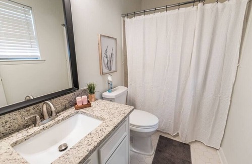 Theodore House | Charming Ranch Near the Island with Small Pool!