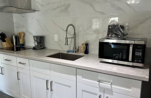 Baldwin Park House | Charming Remodeled Home 2-bedroom 1 bath house with AC and WiFi in Baldwin Park