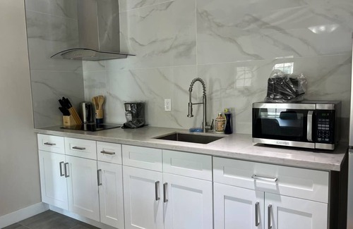 Baldwin Park House | Charming Remodeled Home 2-bedroom 1 bath house with AC and WiFi in Baldwin Park
