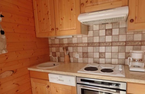 Le Grand-Bornand Apartment | Charming Renovated Studio with Cabine, Sleeps 5, South-Facing Balcony near Ski Lift - Le Grand-Bornand