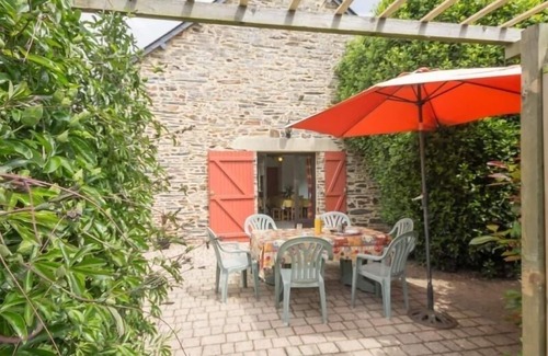Guemene-Penfao Cottage | Charming Renovated Farmhouse with Private Garden, Wi-Fi, Bikes, and Family Amenities