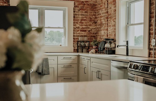 Hermann House | Charming renovated guesthaus in the heart of Historic Hermann.