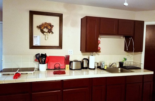 Oakhurst Apartment | Charming Renowated Downstairs Unit-close To Everything!