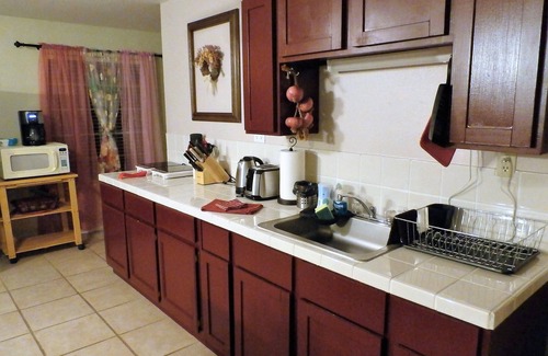 Oakhurst Apartment | Charming Renowated Downstairs Unit-close To Everything!