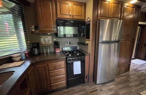 Rocky Top House | Charming rental in Rocky Top, TN-walking distance to Norris lake and marina!