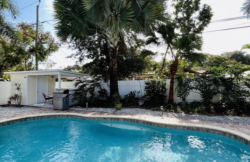 South Pinellas Community Council House | Charming Residential Home with heated outdoor pool, clean and cozy