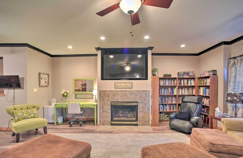 Northwest Colorado Springs House | Charming Retreat ~ 5 Mi to Garden of the Gods