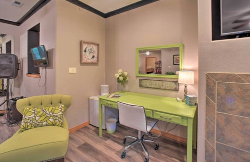 Northwest Colorado Springs House | Charming Retreat ~ 5 Mi to Garden of the Gods