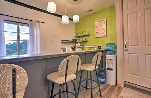 Northwest Colorado Springs House | Charming Retreat ~ 5 Mi to Garden of the Gods