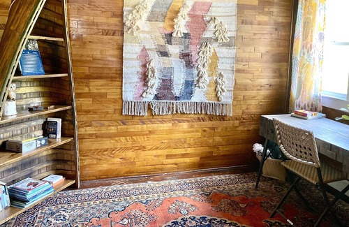 Whitefield House | Charming retreat nestled between the mountains and the lake.
