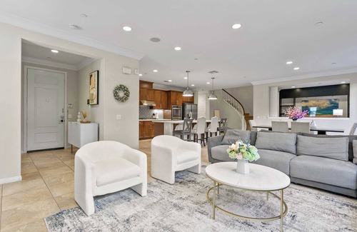 Eastvale House | Charming Retreat on Irisbend: Relaxation Awaits Near All Attractions #40848