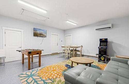 Laguna Beach Estates House | Charming Retreat, a Short Walk to Laguna Beach, with Room for 10!