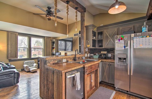 Edgerton House | Charming Retreat - Walk to Lake Koshkonong!