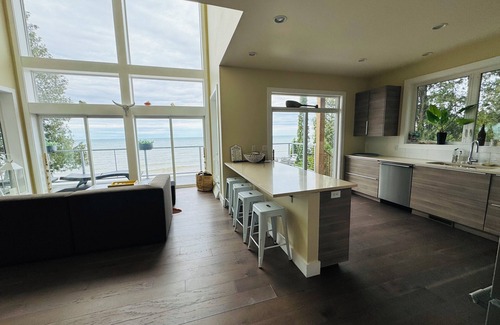 Hingham House | Charming Retreat with Panoramic Views near Oostburg, Sheboygan, and Kohler