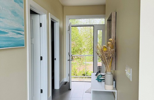 Hingham House | Charming Retreat with Panoramic Views near Oostburg, Sheboygan, and Kohler