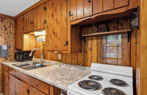 Sturgeon Bay Cabin | Charming Retro cabin- Waterfront and Screened in Porch- Nostalgic!
